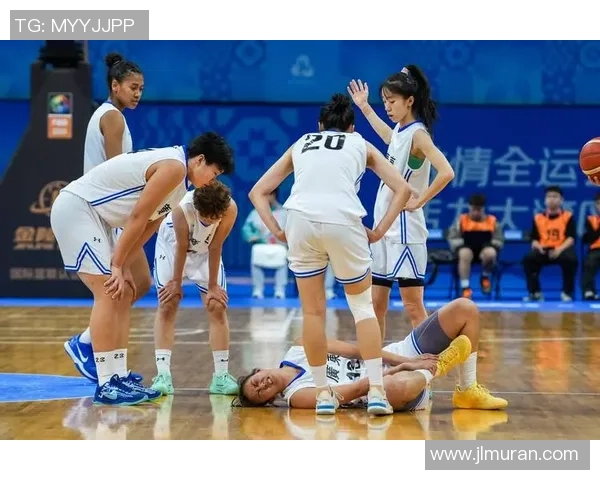 如何通过战术配合和个人技术提升在篮球比赛中取得胜利